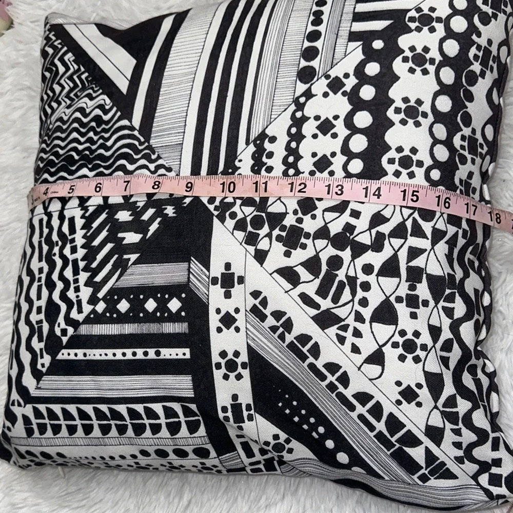 Geometric Black and White Accent Pillow‎ NWOT
